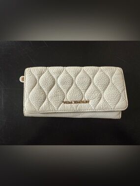 Vera Bradley Cream Quilted Pebble Leather Wallet with Gold Logo